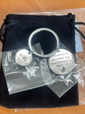 New Dad Keychain with Sentimental Engraved Disc - Silver Tone
